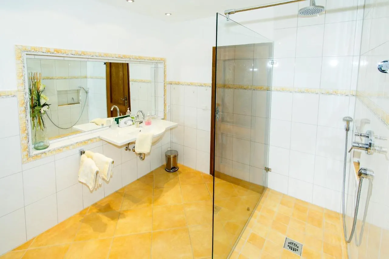Cafe Chiemgau Und Gaestehaus Ruhpolding Apartmán